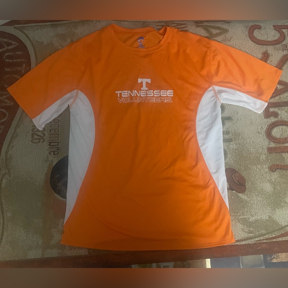 University of Tennessee Volunteers T-shirt Football Size Adult L